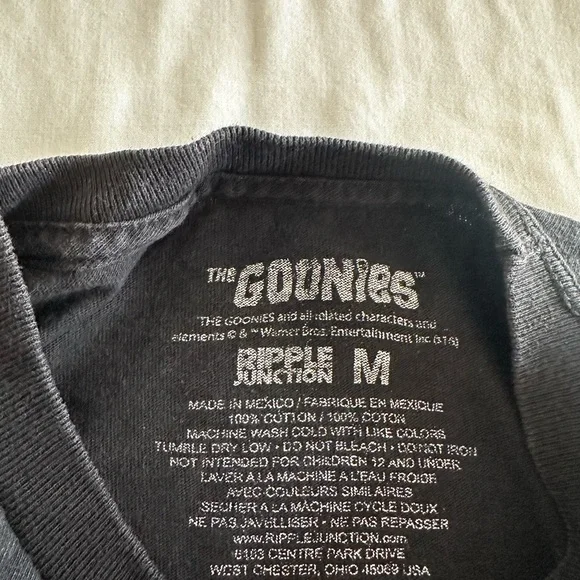 THE GOONIES MOVIE MEN’S SHORT SLEEVE GRAPHIC T-SHIRT SZ MEDIUM - Picture 5 of 11